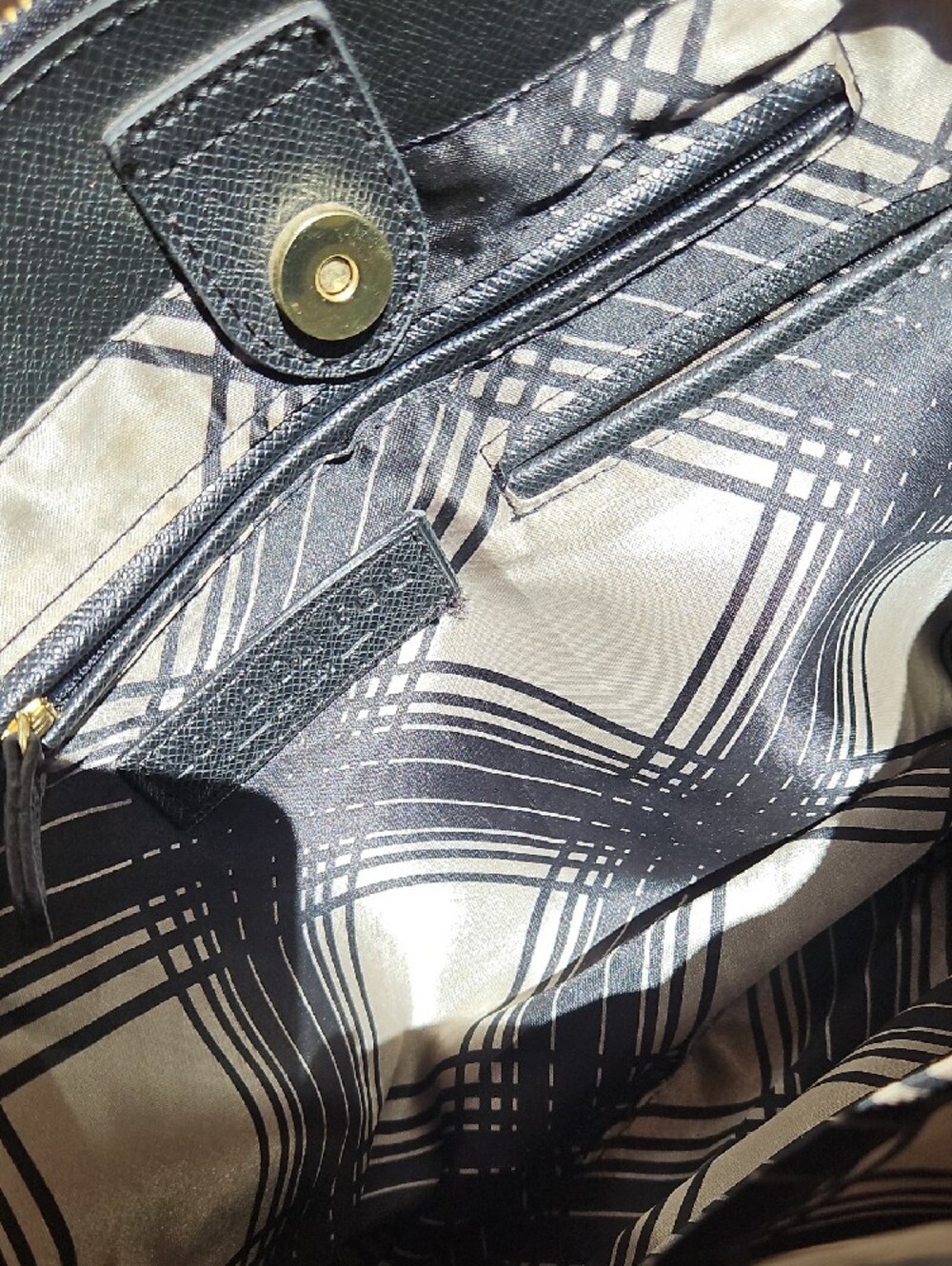 London Fog Black and Cream Structured Tote - Picture 10 of 11